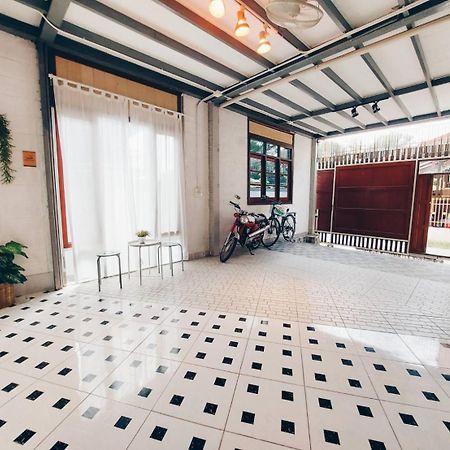 The Warehouse - Ayutthaya Apartment Bagian luar foto