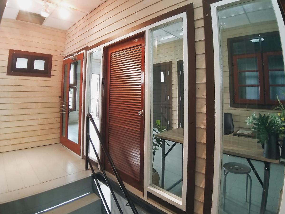 The Warehouse - Ayutthaya Apartment Bagian luar foto