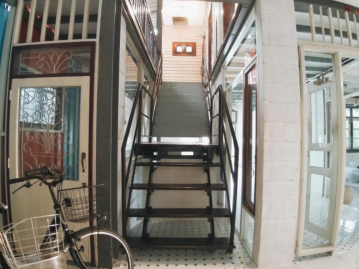 The Warehouse - Ayutthaya Apartment Bagian luar foto