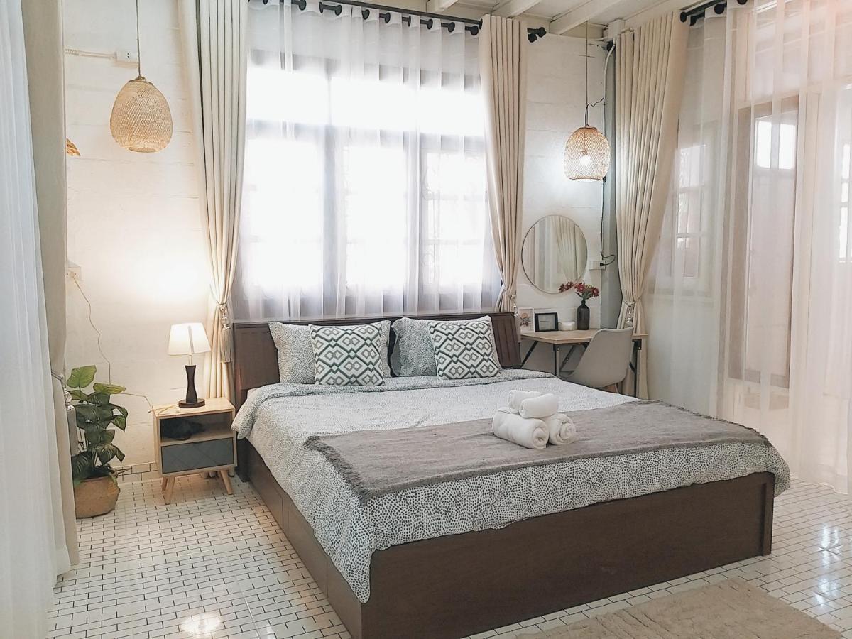 The Warehouse - Ayutthaya Apartment Bagian luar foto