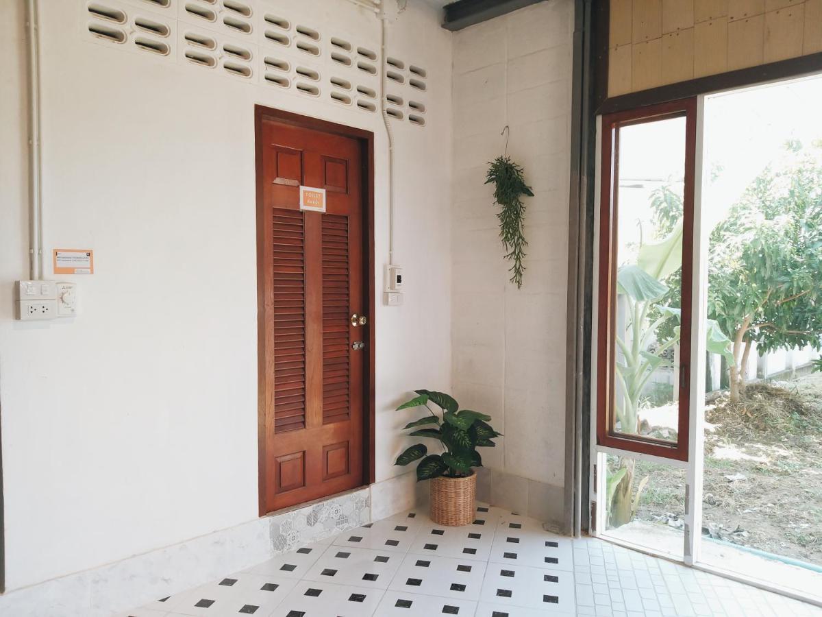 The Warehouse - Ayutthaya Apartment Bagian luar foto