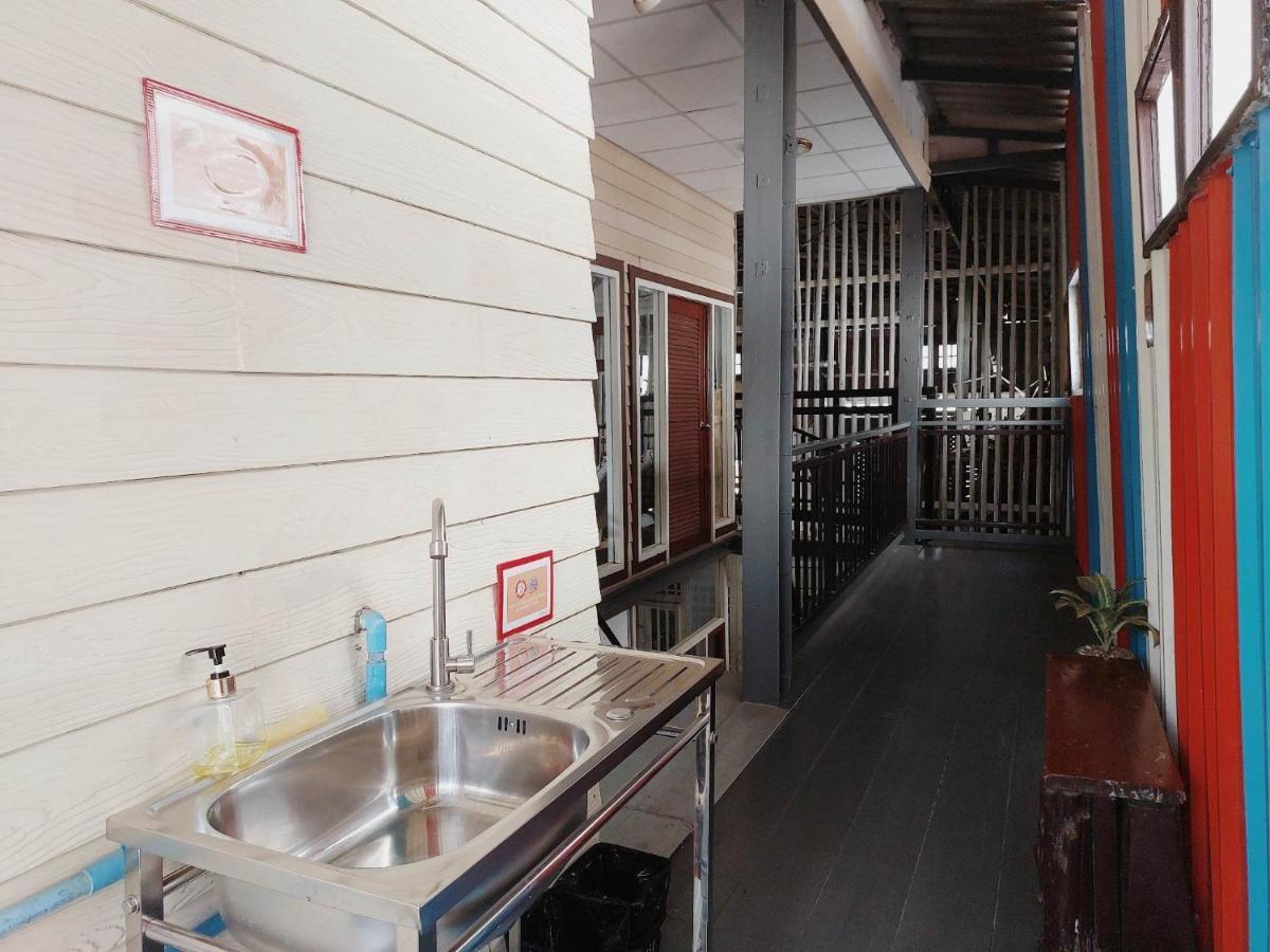 The Warehouse - Ayutthaya Apartment Bagian luar foto