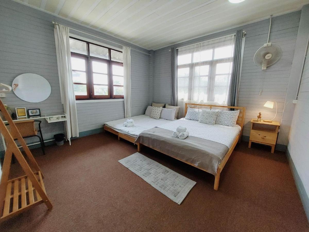 The Warehouse - Ayutthaya Apartment Bagian luar foto