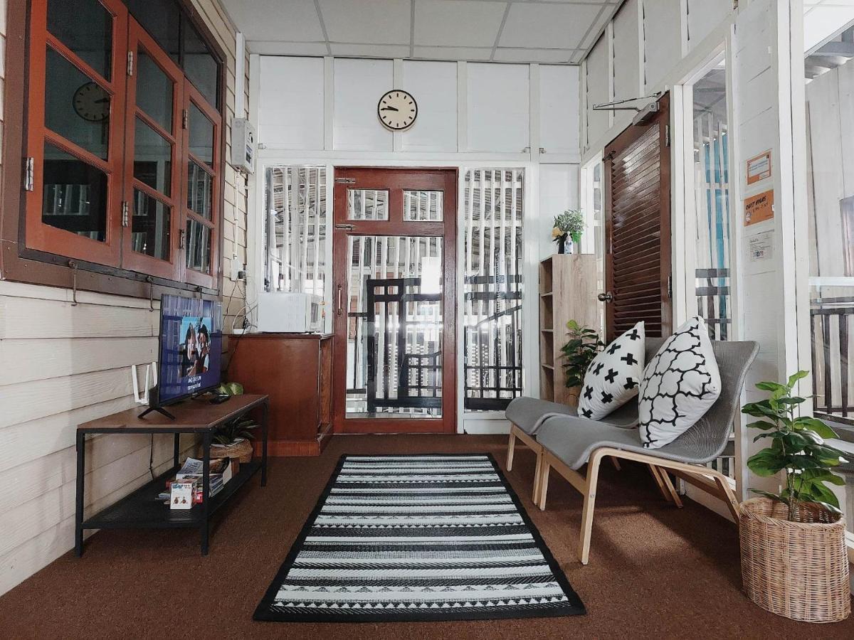 The Warehouse - Ayutthaya Apartment Bagian luar foto