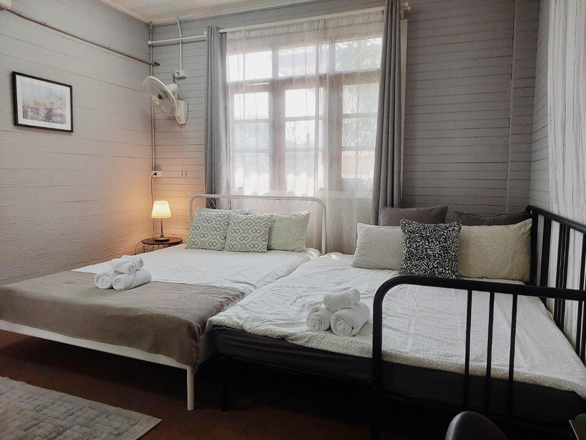 The Warehouse - Ayutthaya Apartment Bagian luar foto