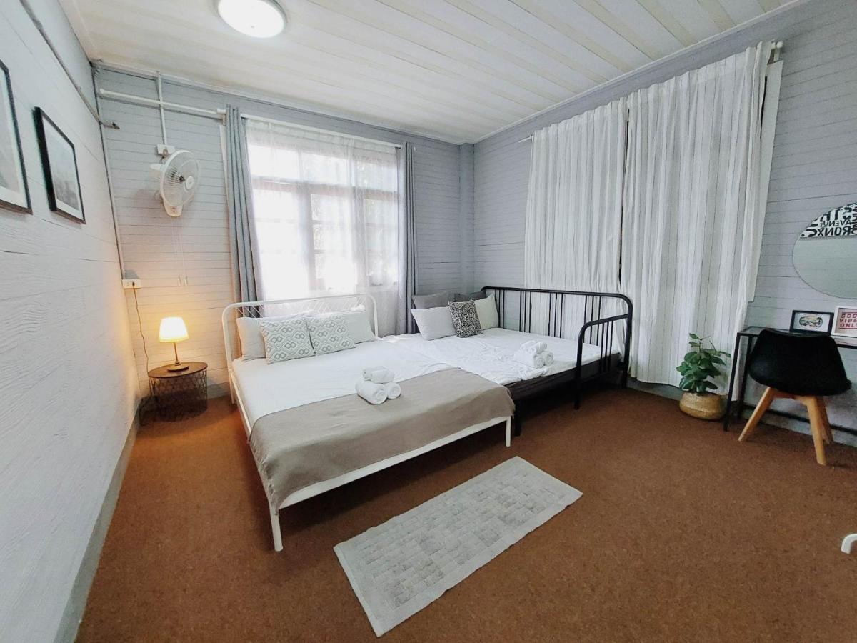 The Warehouse - Ayutthaya Apartment Bagian luar foto