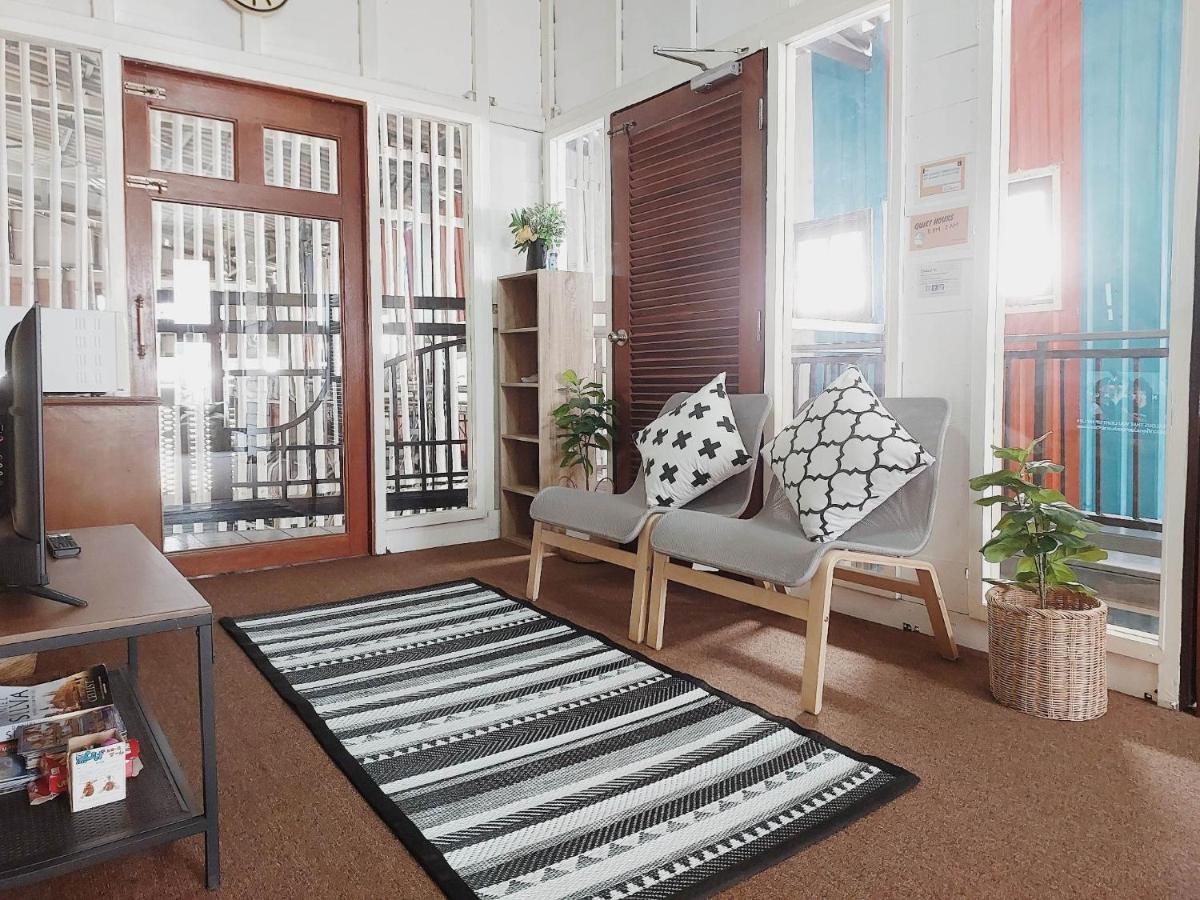 The Warehouse - Ayutthaya Apartment Bagian luar foto