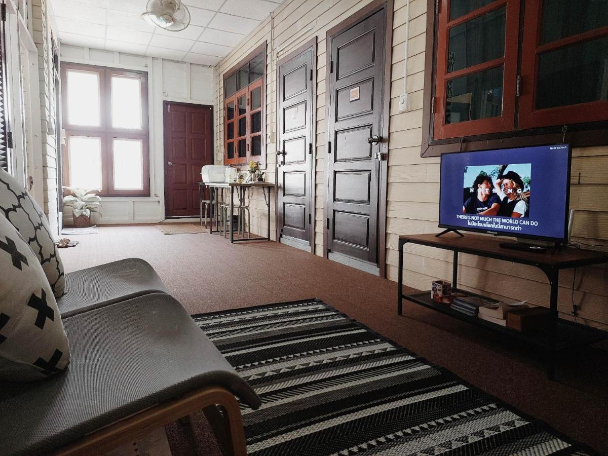The Warehouse - Ayutthaya Apartment Bagian luar foto