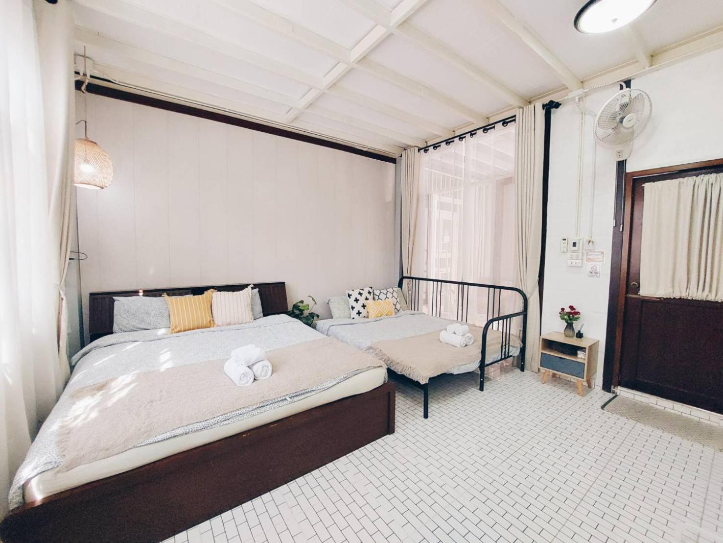 The Warehouse - Ayutthaya Apartment Bagian luar foto