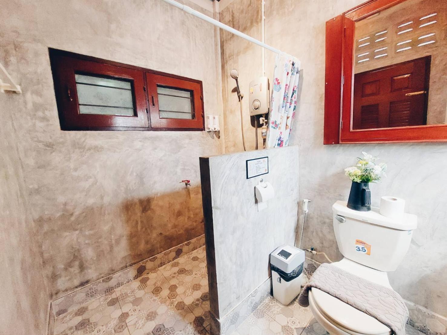 The Warehouse - Ayutthaya Apartment Bagian luar foto