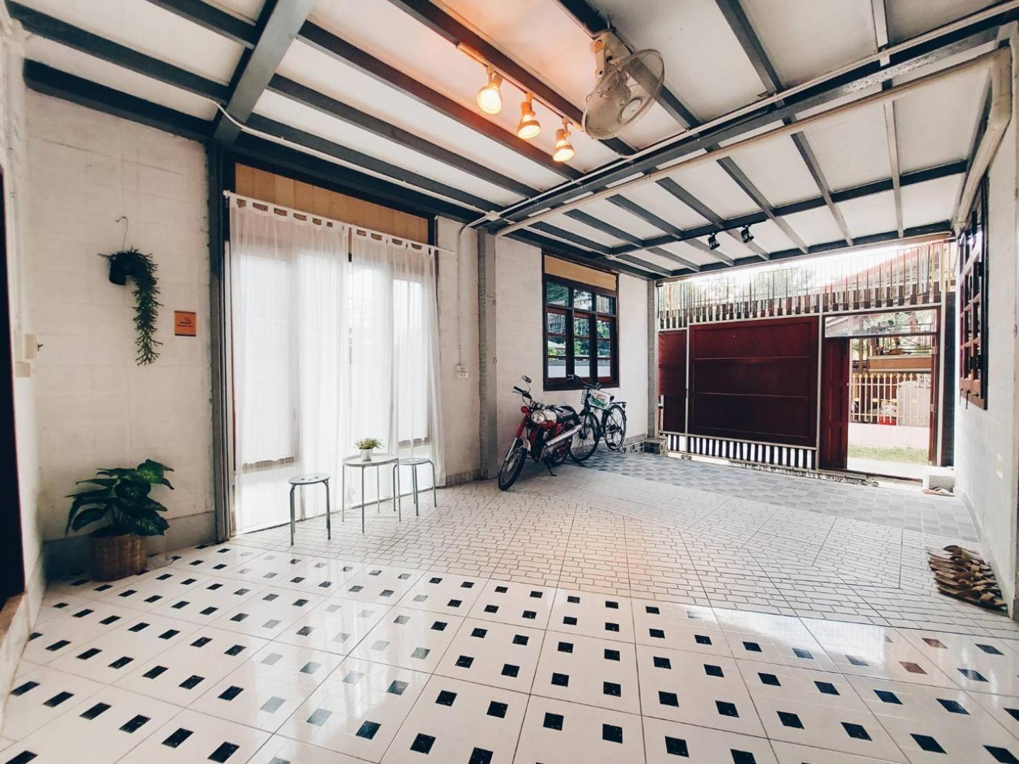 The Warehouse - Ayutthaya Apartment Bagian luar foto