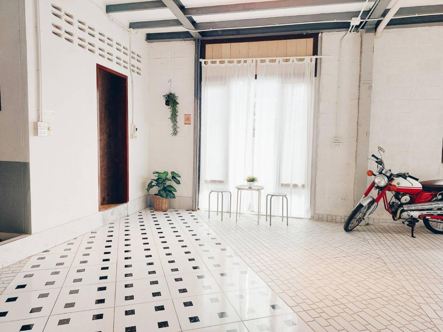 The Warehouse - Ayutthaya Apartment Bagian luar foto