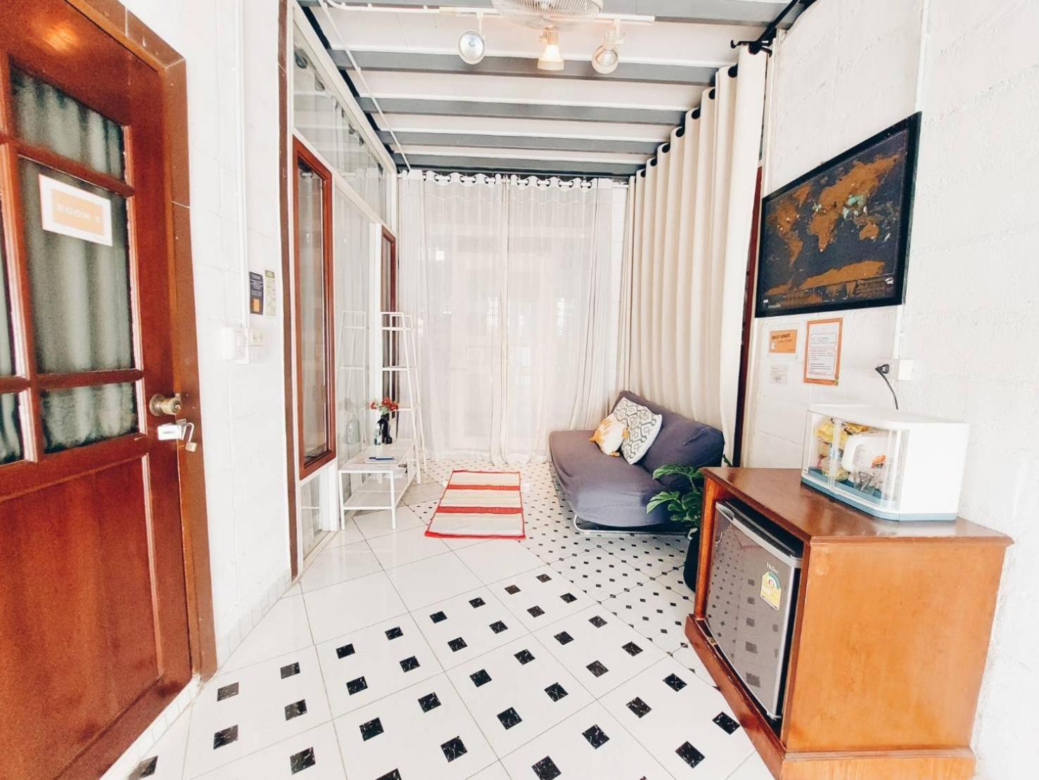 The Warehouse - Ayutthaya Apartment Bagian luar foto