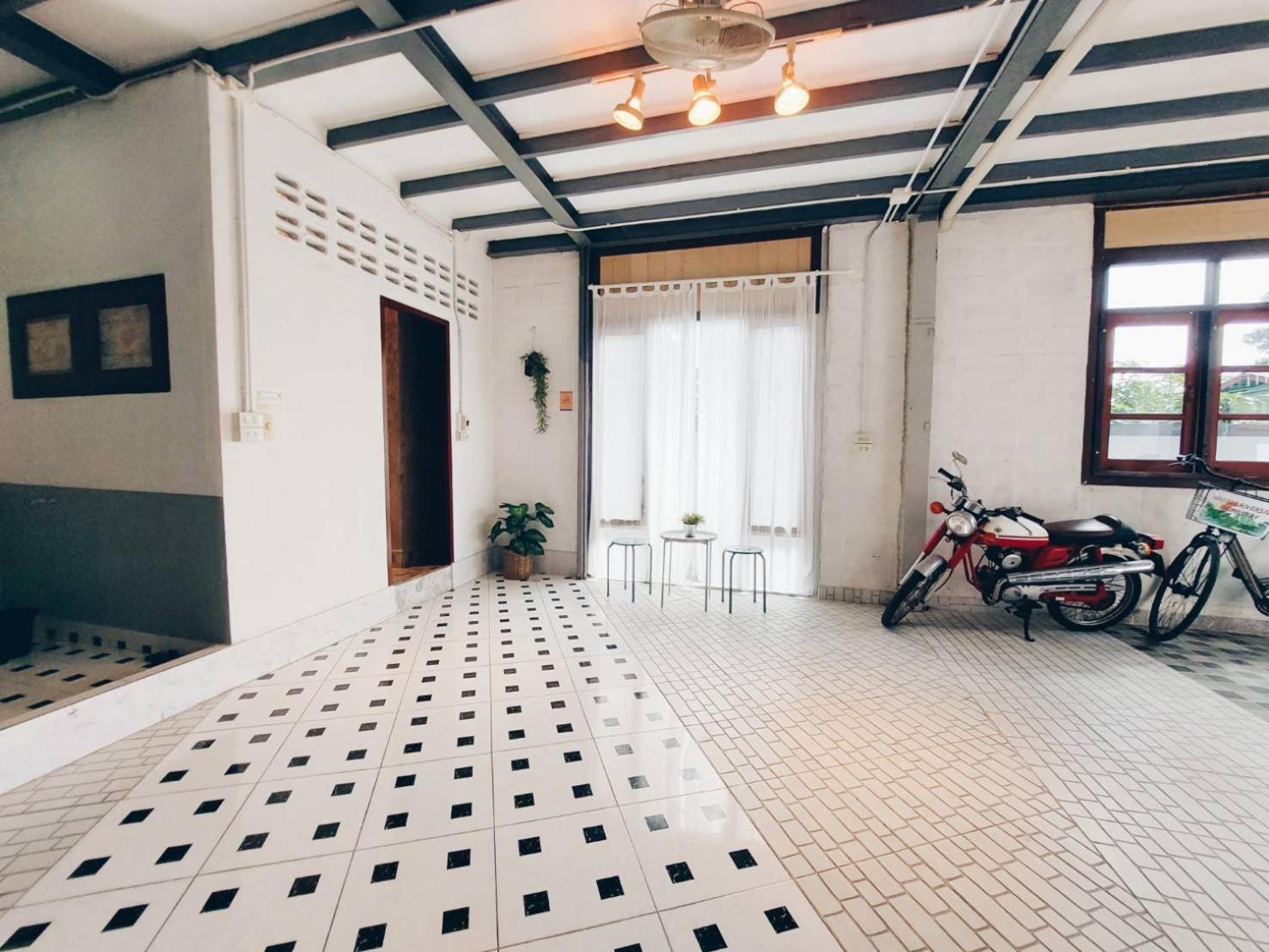 The Warehouse - Ayutthaya Apartment Bagian luar foto