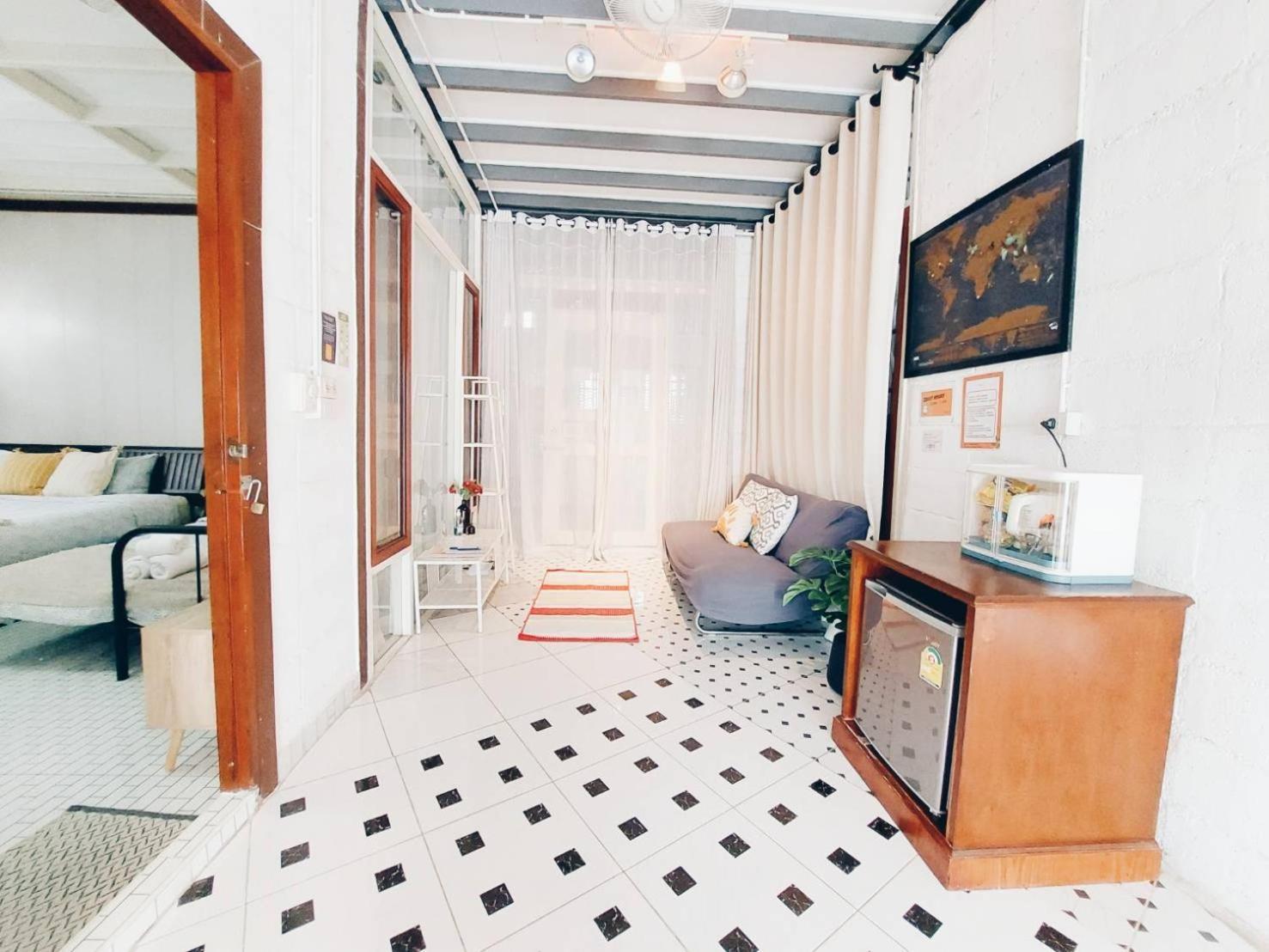 The Warehouse - Ayutthaya Apartment Bagian luar foto