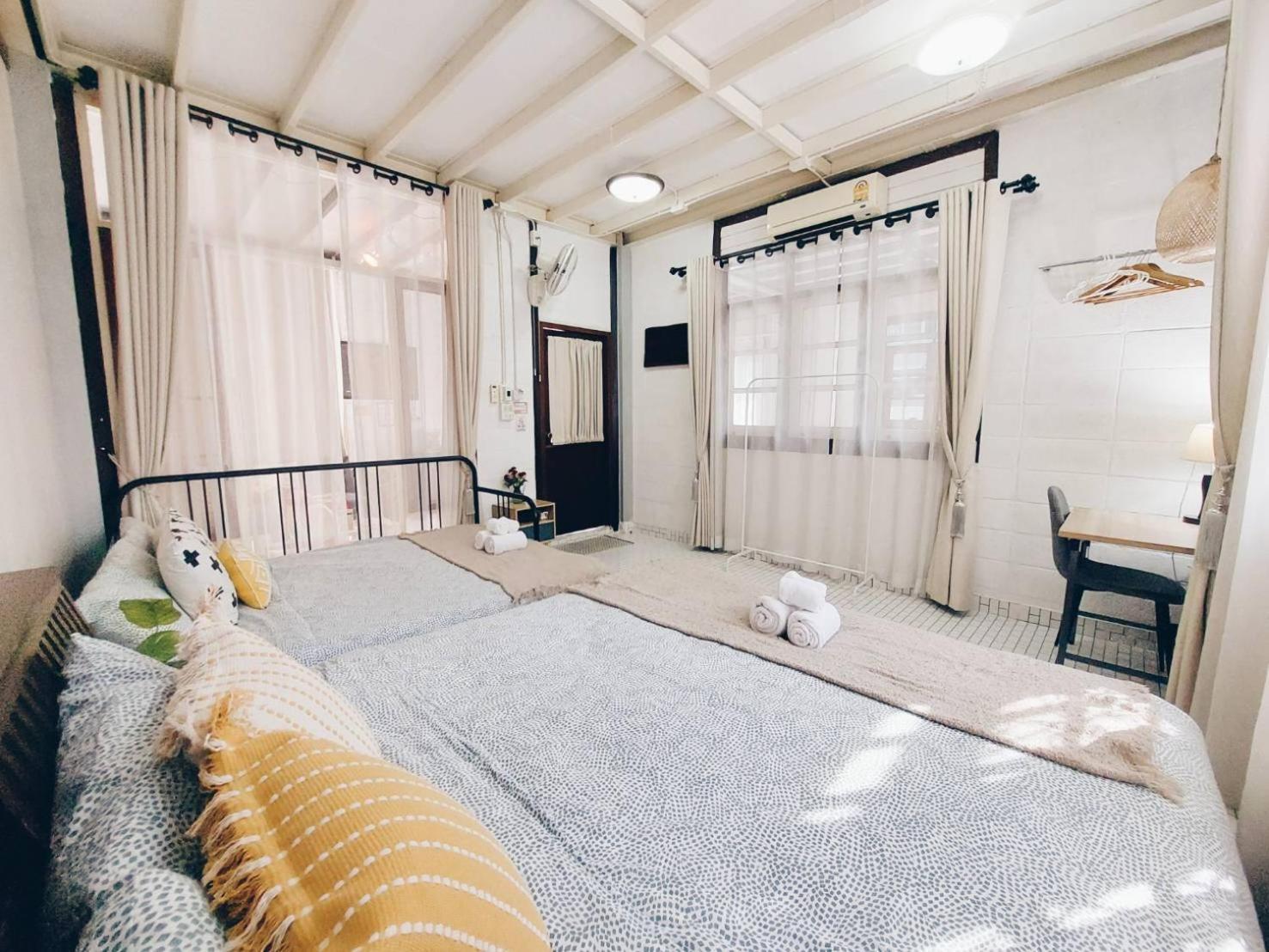 The Warehouse - Ayutthaya Apartment Bagian luar foto